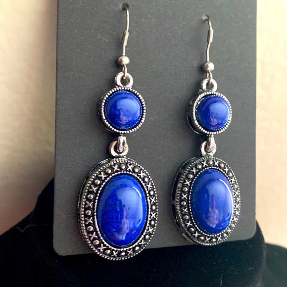 NWOT “Blue 💙 Faux Stones Silvertone Dangle Earrings” - Picture 2 of 8